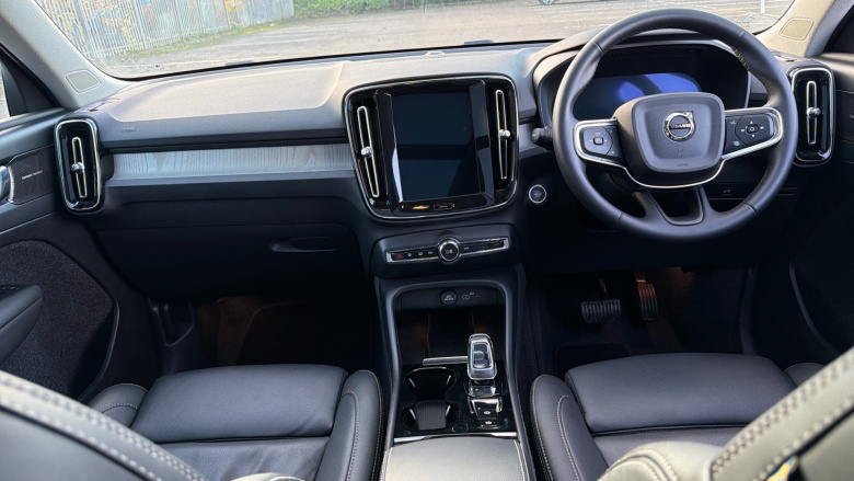 Volvo XC40 2.0 B3P Ultra Dark 5dr Auto Petrol Estate